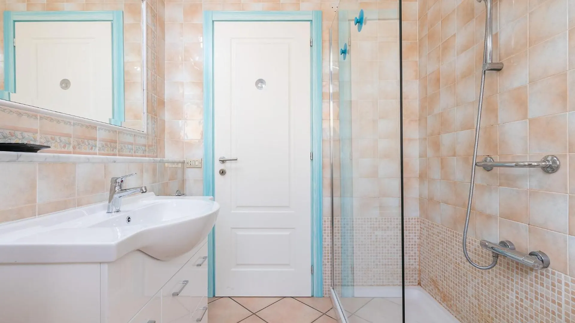 Beachside Poetto Getaway Cagliari Apartment
